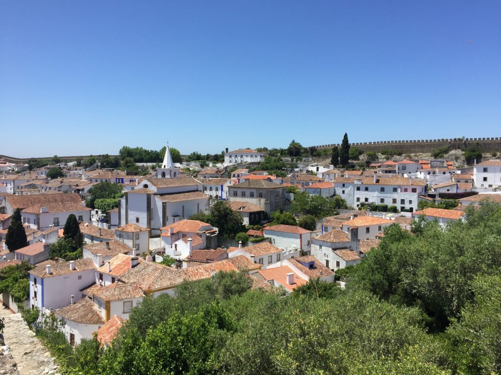 A medieval cidadezinha de Óbidos em Portugal